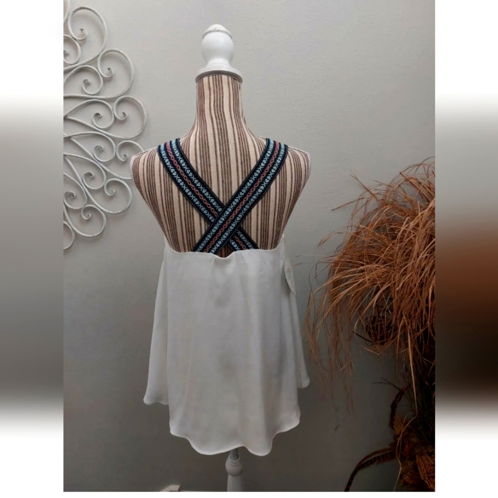 New Izzy & Lola Boutique Camisole Ivory Boho Hankercheif Hem Tank Top Cris Cross